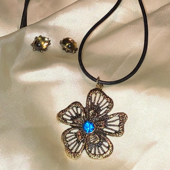🆕Blue flower pendant necklace & earrings NWT - Picture 7 of 8